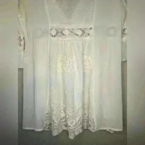 ORIGAMI by Vivian BOHO lite white lace ornate button down V-Neck w/bell sleeves - Picture 6 of 13